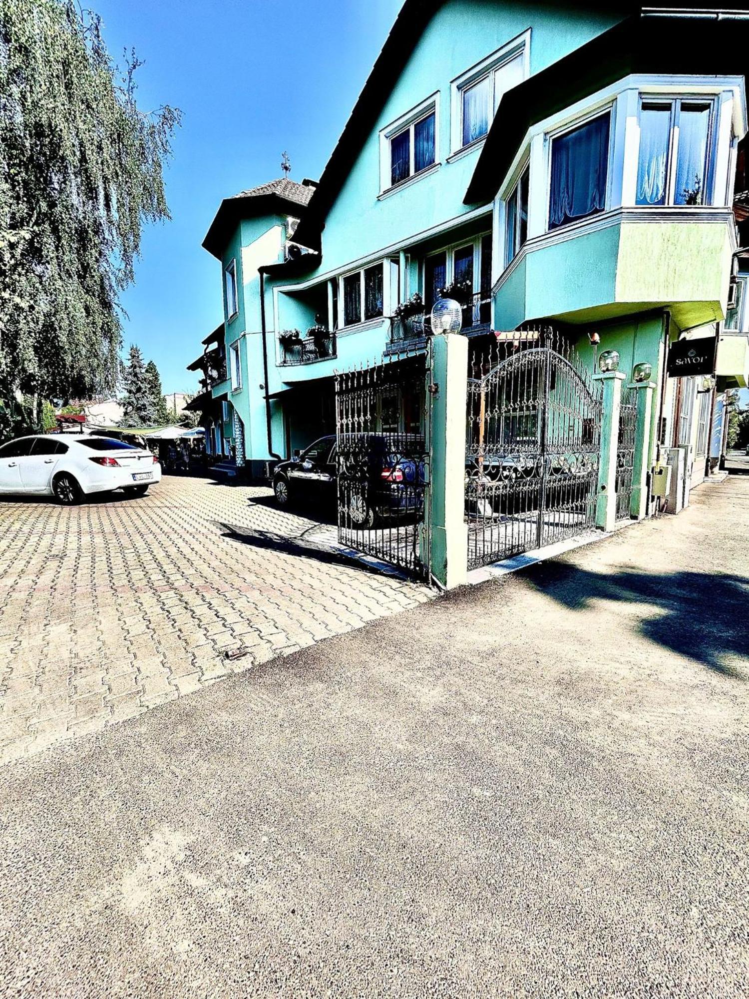 Pensiunea Curtea Bavareza Târgu-Mureş Exterior foto